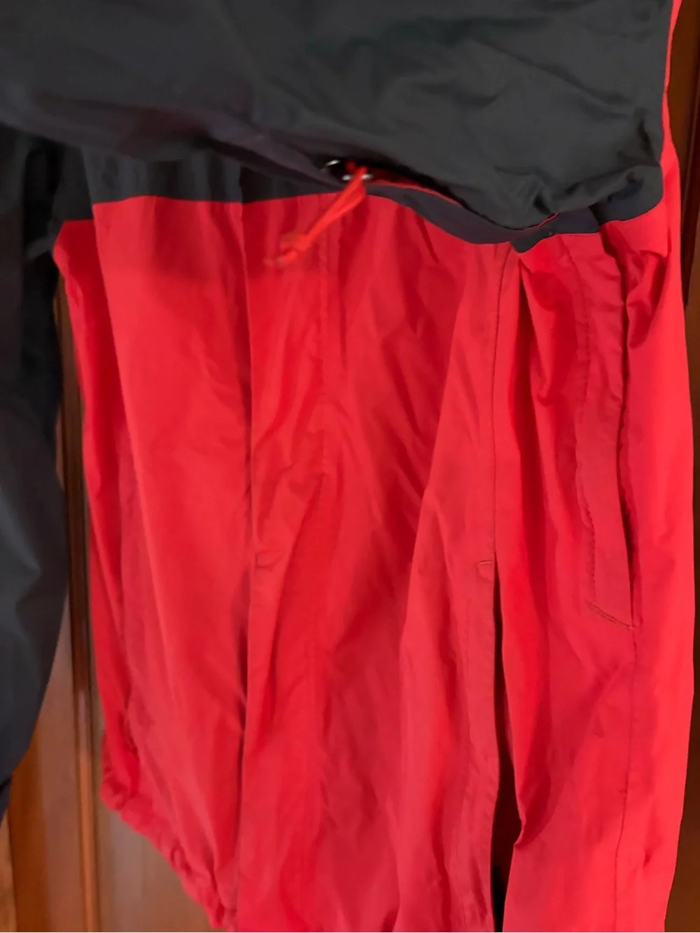 The North Face Men's Venture 2 DryVent Technology Jacket Black & Red Size M